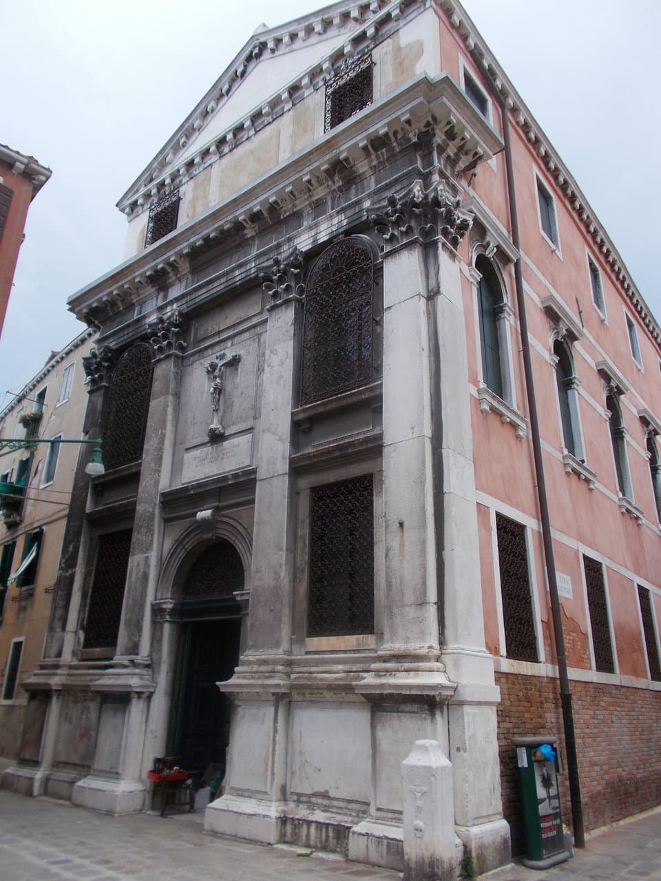 Explore the Fondamenta S. Leonardo