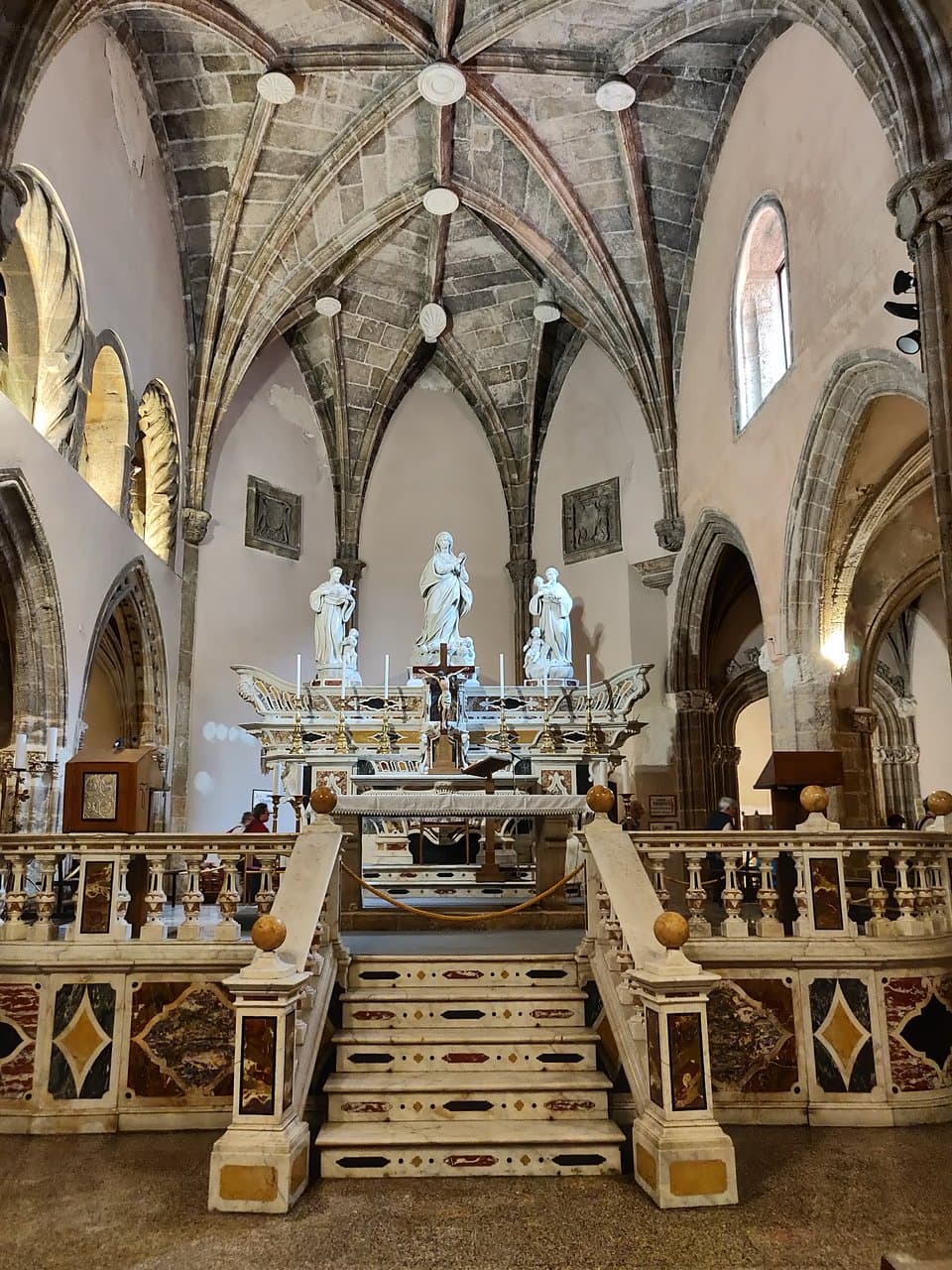 Altar y bóveda.
