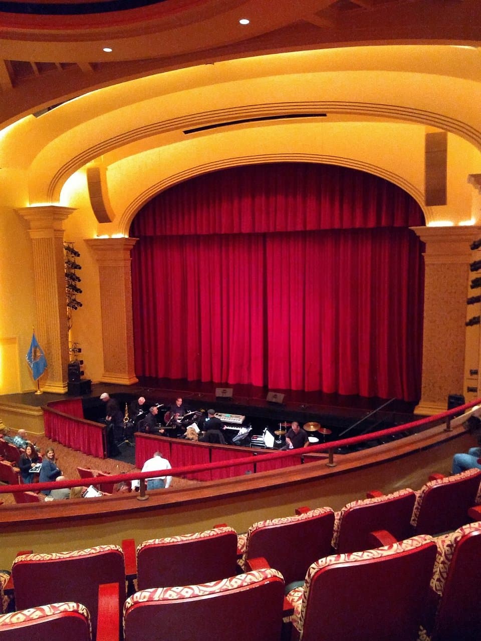 600 Set Theater