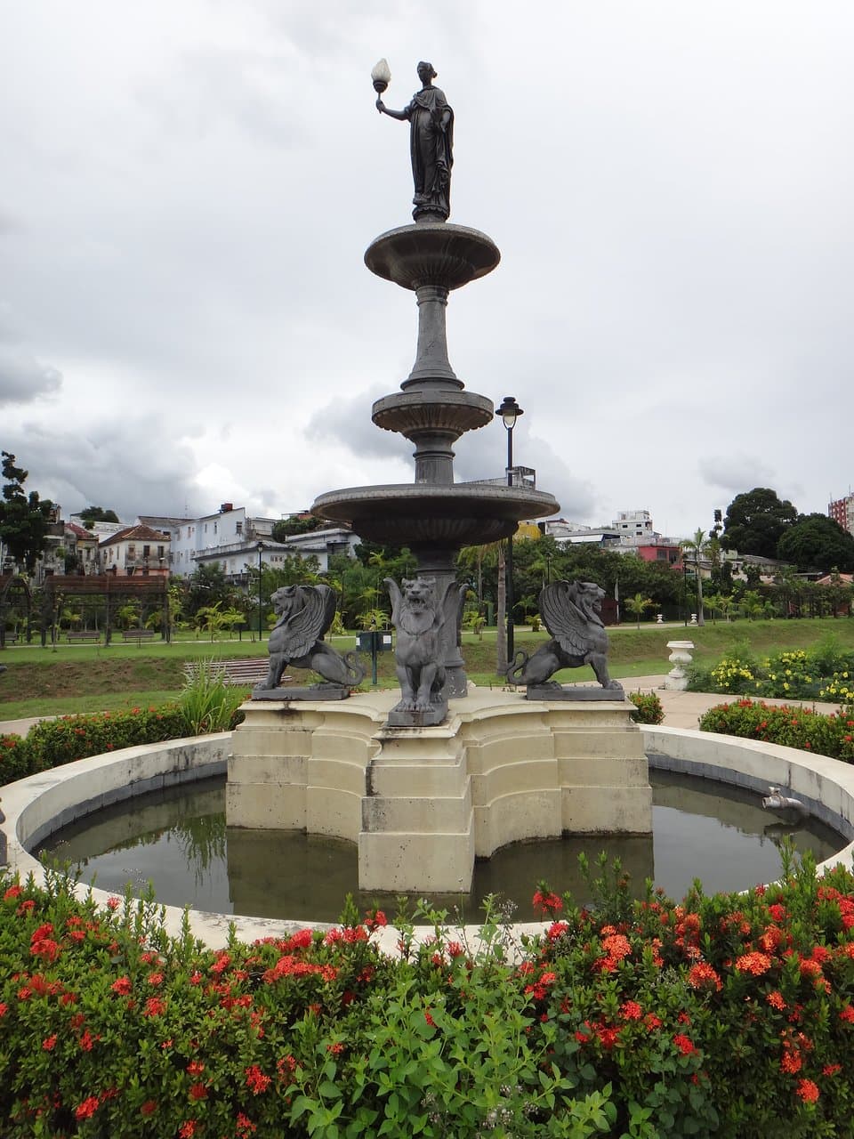 Fonte dentro do parque.
