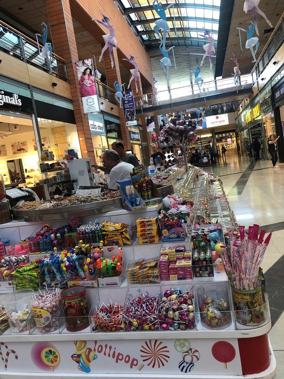 קניון שיש בו הכל