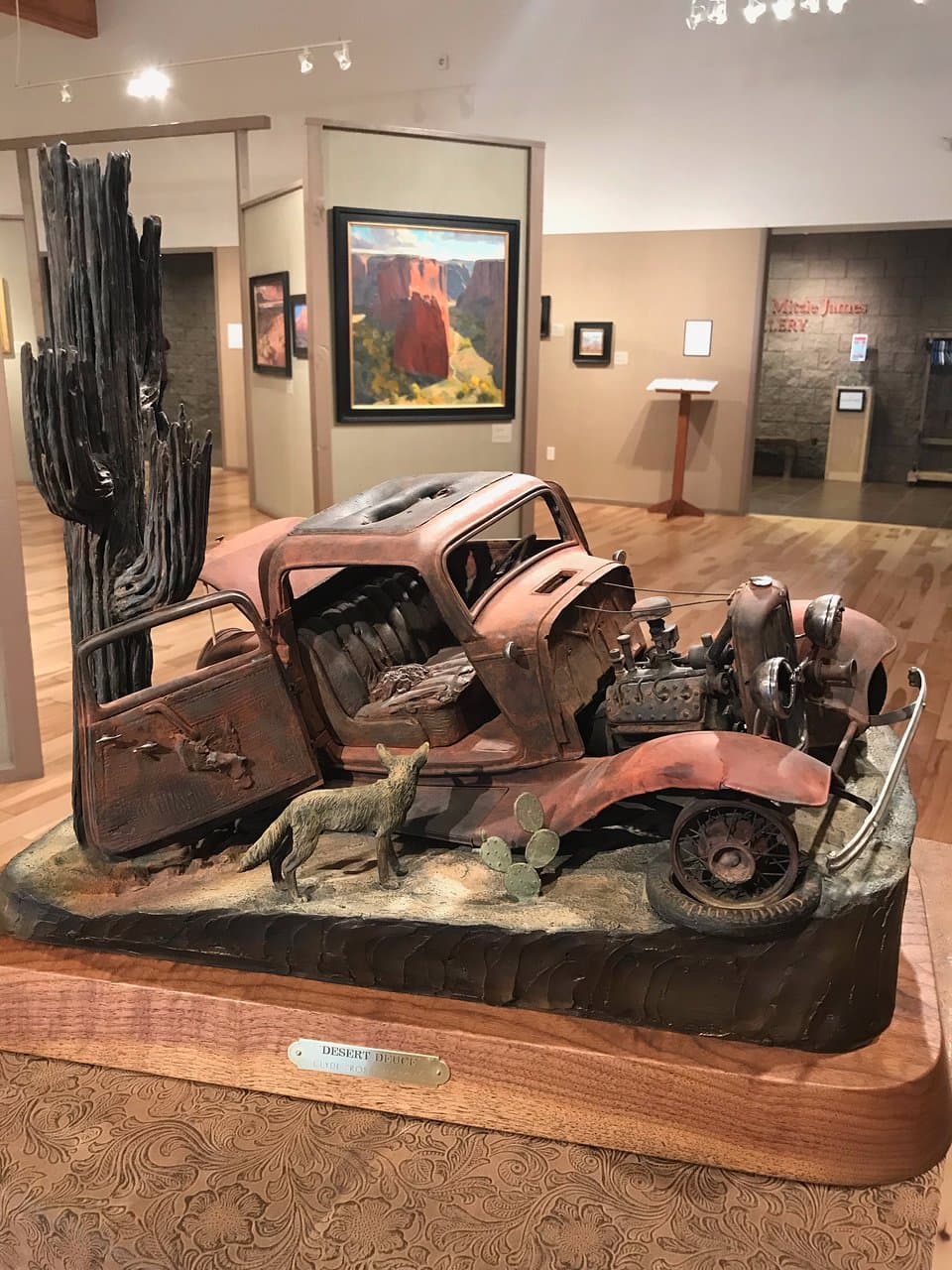 Fantastic sculpture... so much detail!!! Even a rattlesnake in the trunk!