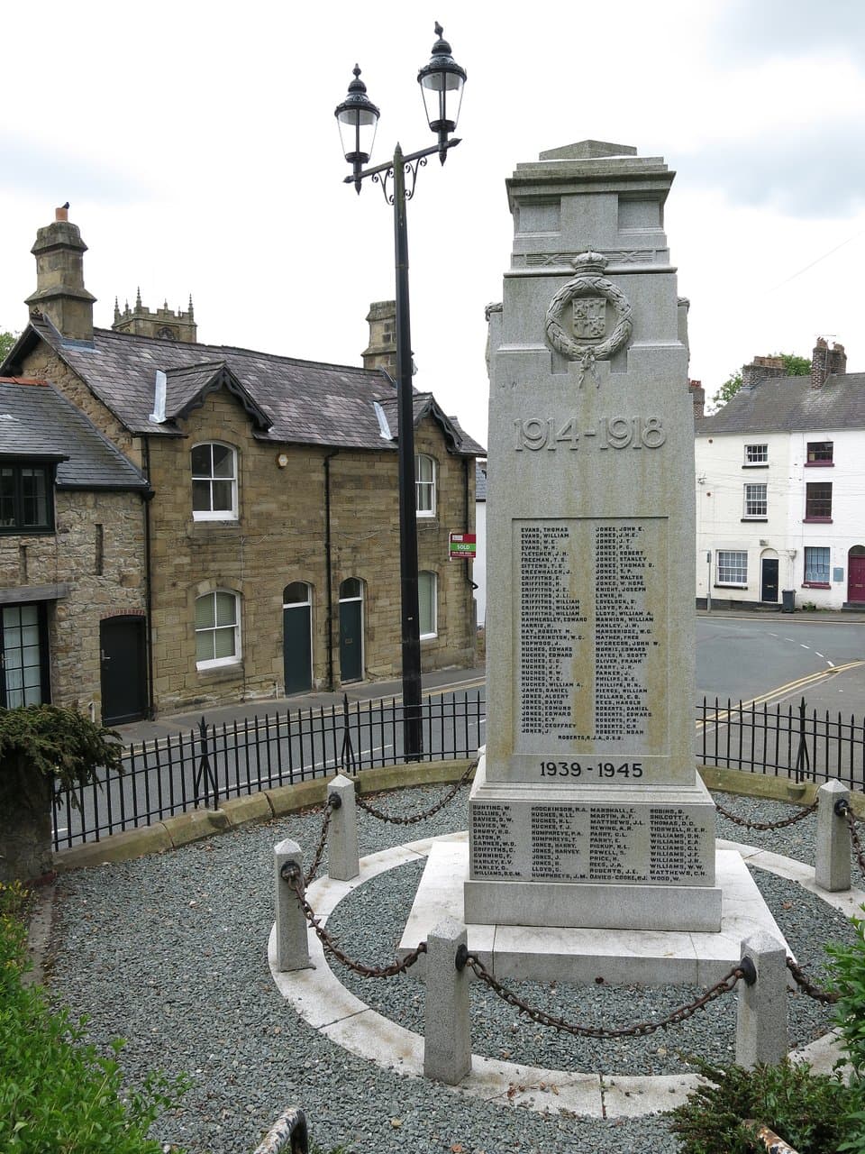 The cenotaph at the base of Baileys Hill.