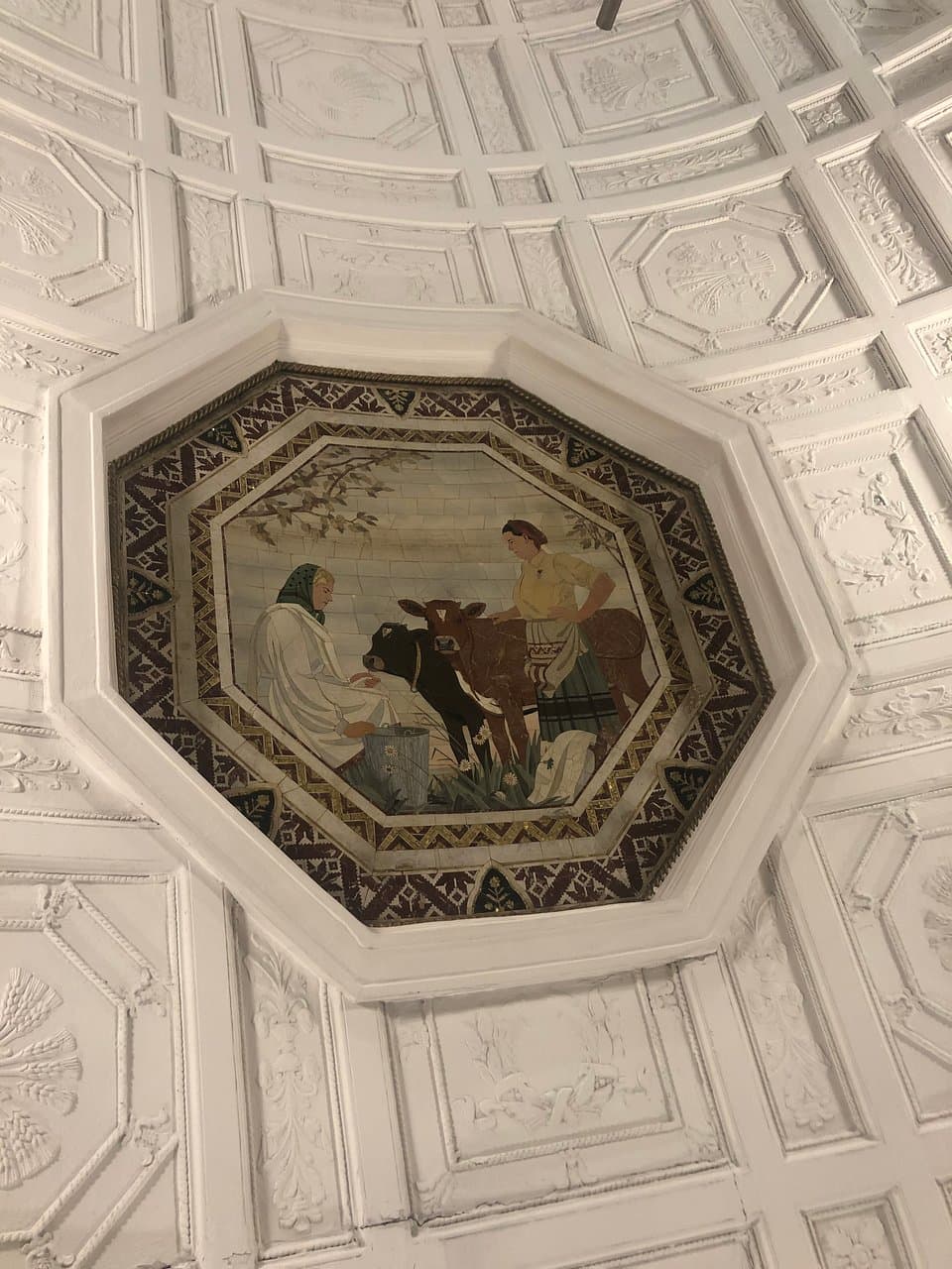 Ploshchad Revolyutsii Station Moscow