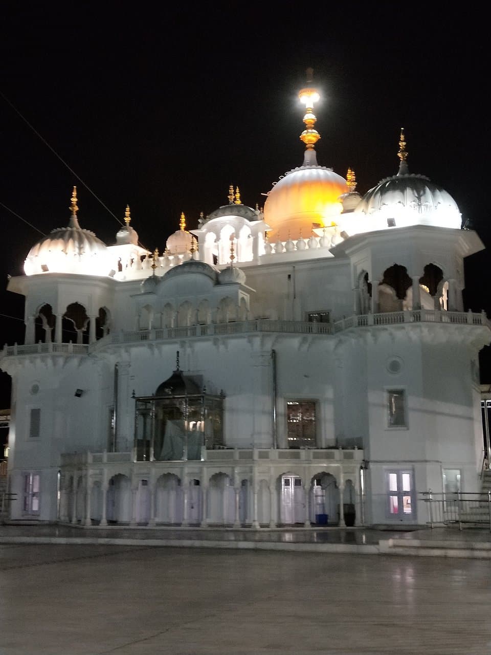 Takht shri kesh garh sahib.