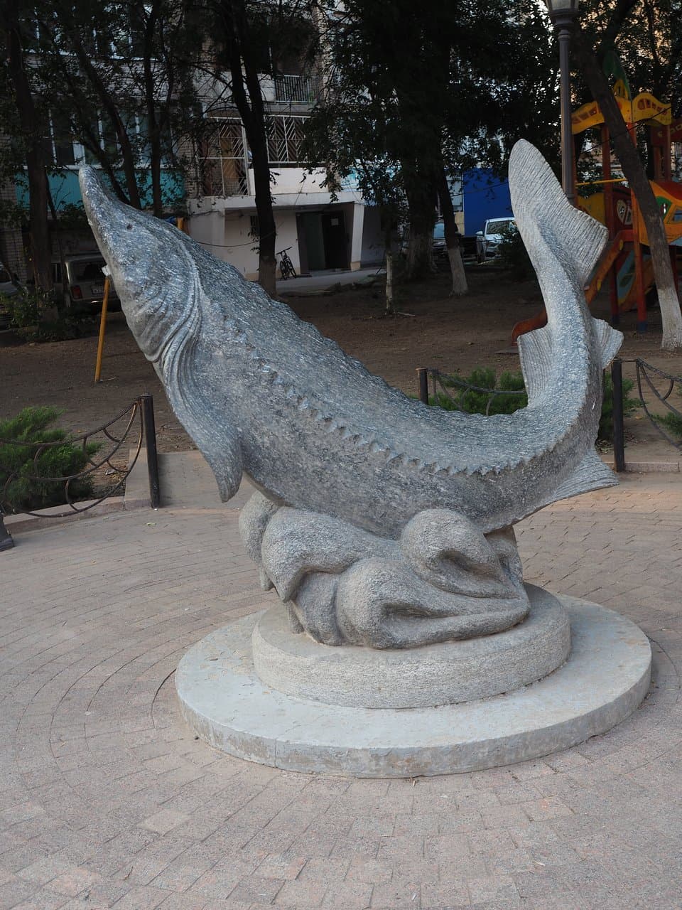 Памятник в центре