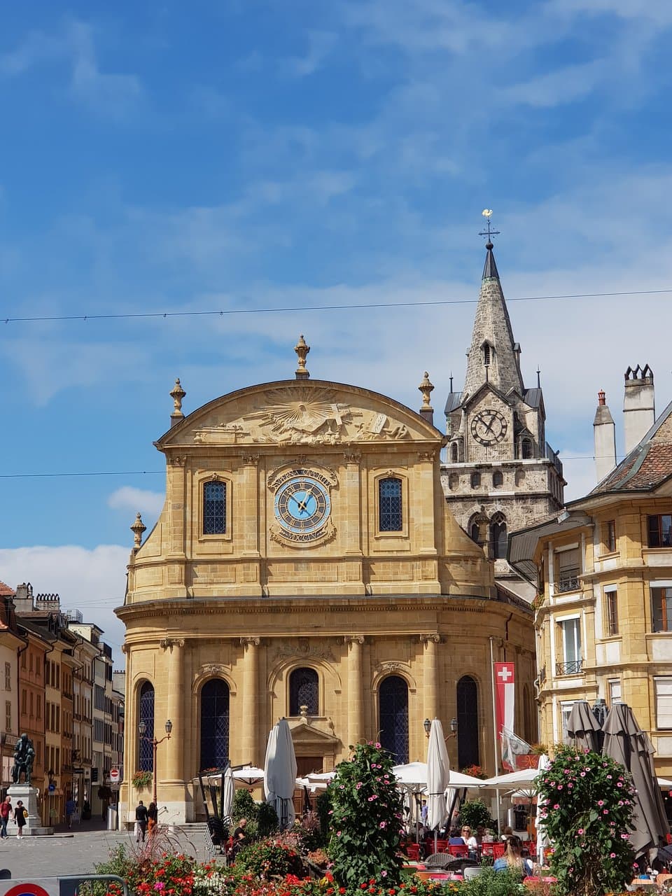Temple-église sur la Place
