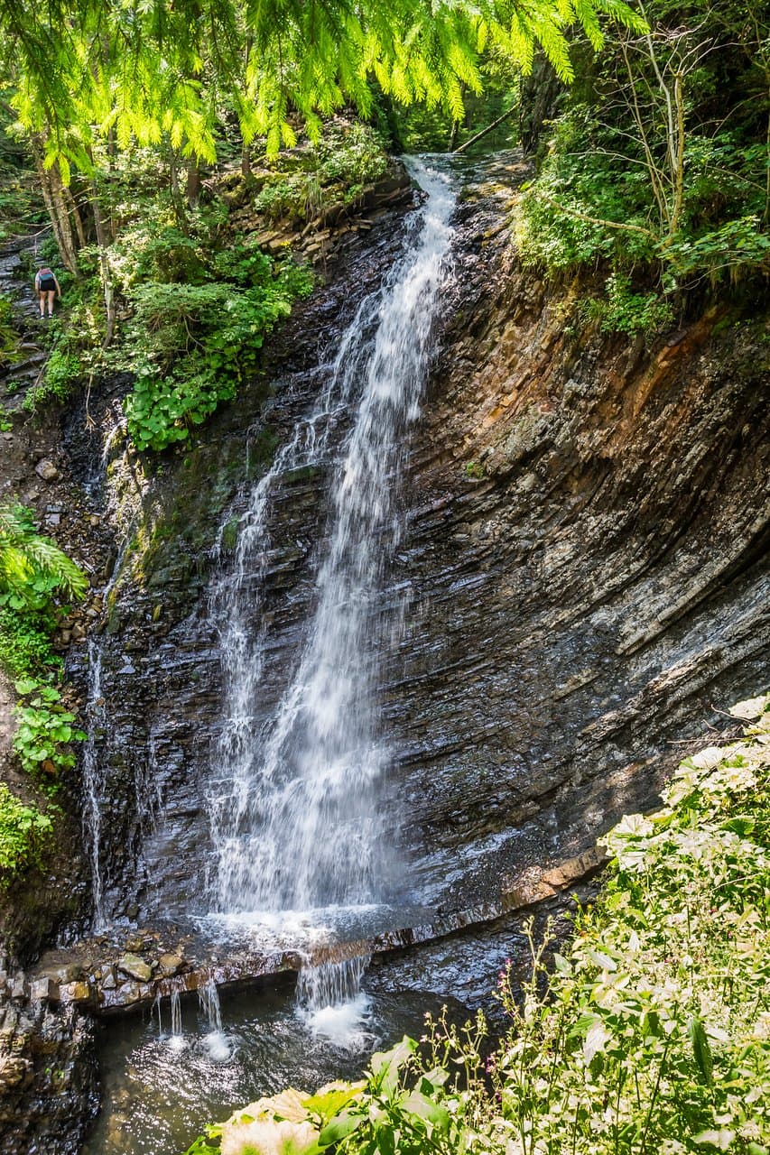 ВОДОПАД ЖЕНЕЦКИЙ ГУК - близ с. Татаров и с. Микуличин, Украина.