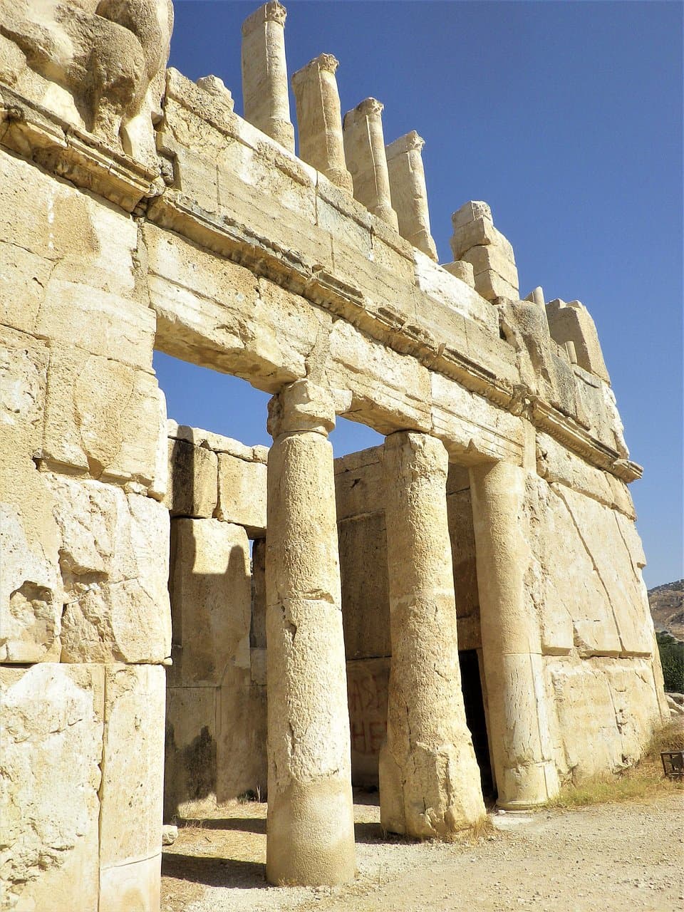 La facciata posteriore del "castello".