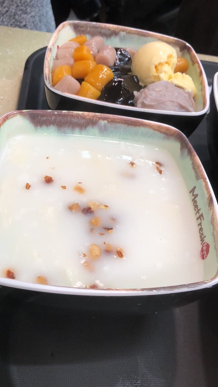 Icy grass jelly dessert, warm almond tofu pudding, icy grass jelly with ice cream!