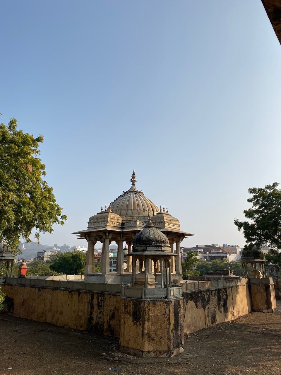 Maharaniyon Ki Chhatariyan