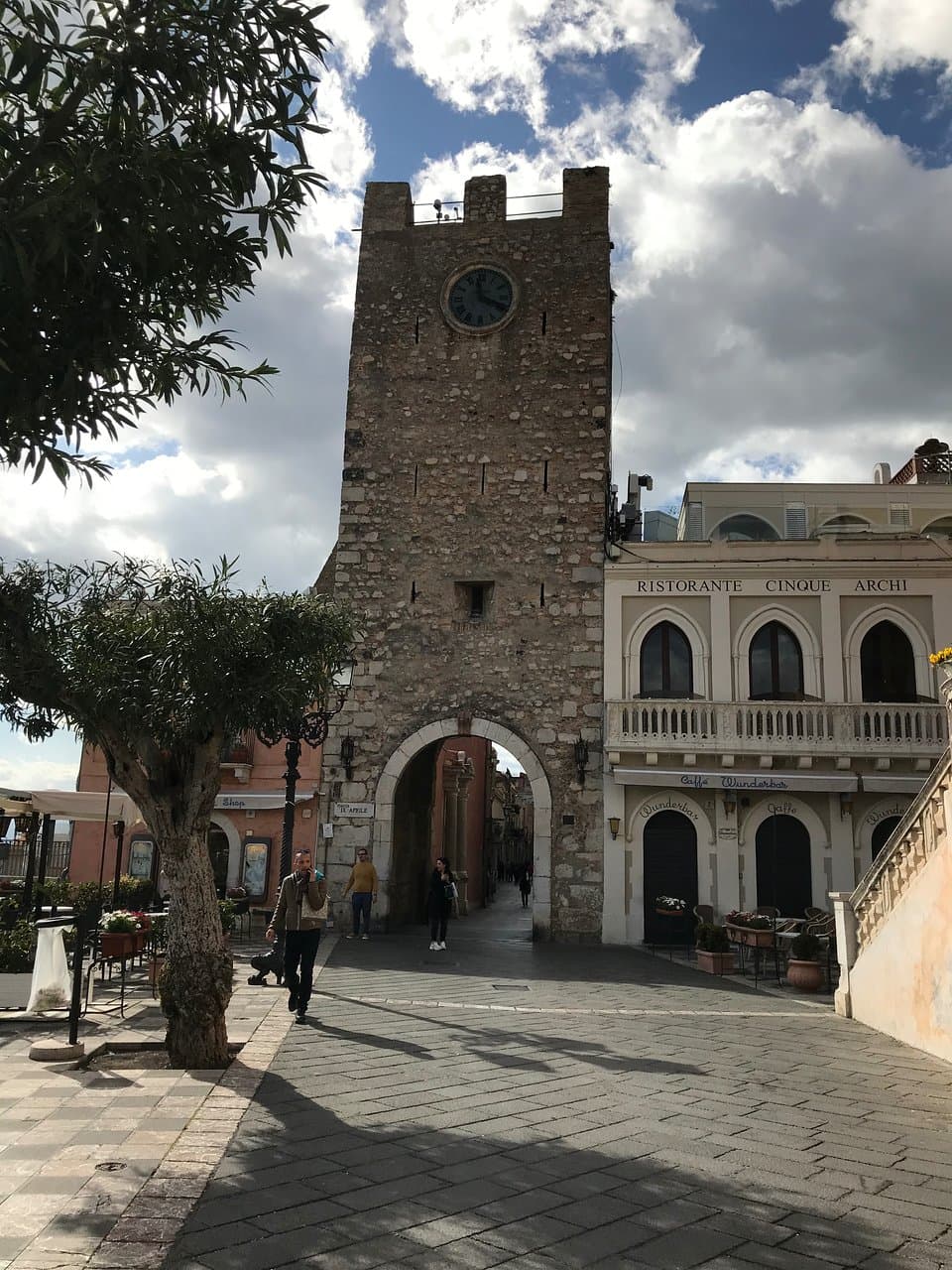 Porta Catania