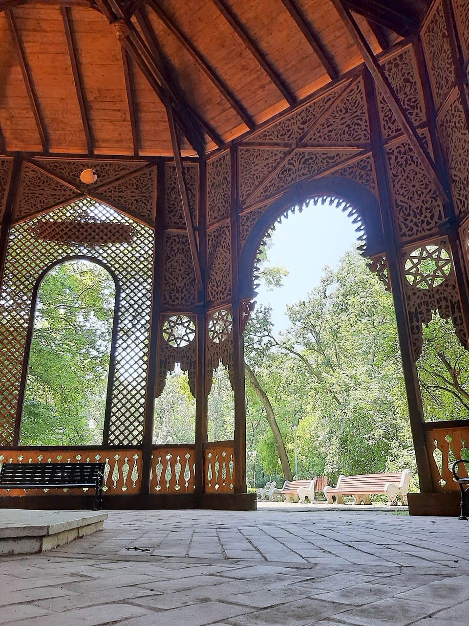  Situated in the central park of Buziaş, the wooden colonnade, built in Byzantine architectural style, with sculptures that give the impression of a huge lace, impresses by its length (500 meters), being considered unique in Europe.