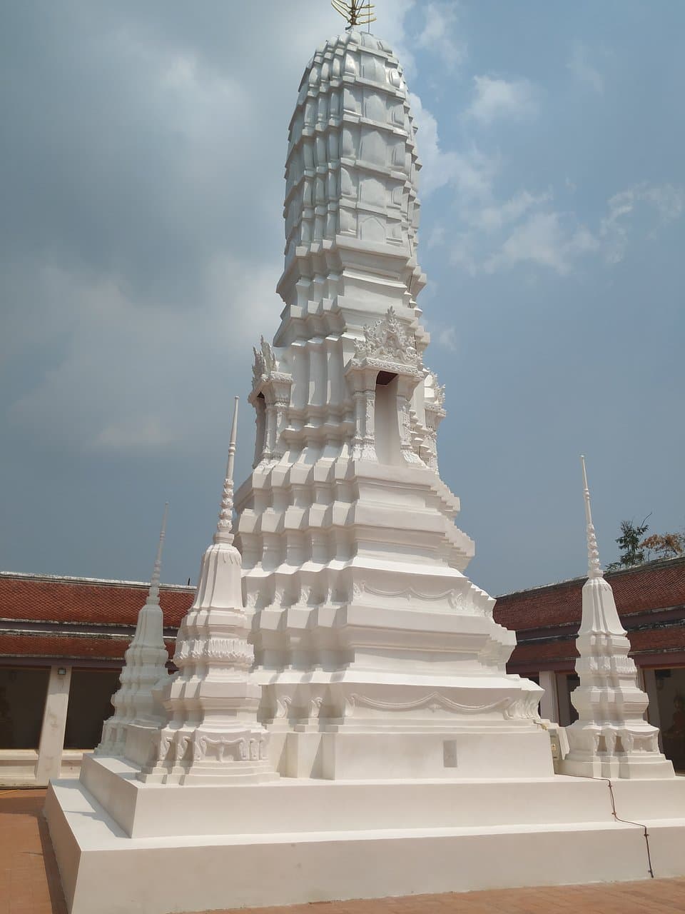 Inside Wat Amphawan Chetiyaram