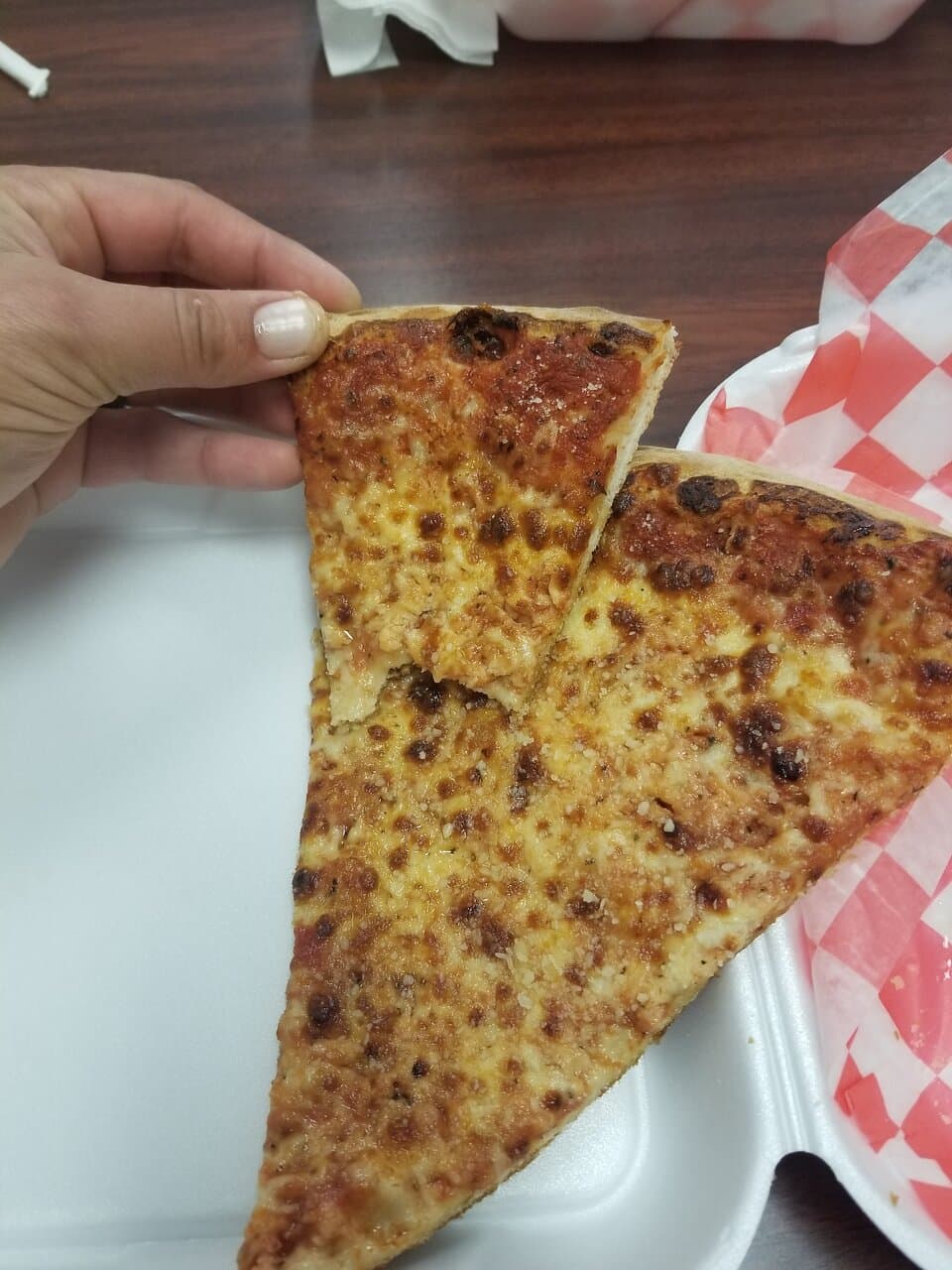 Ordered 2 slices got 1 and a half pieces of cardboard.