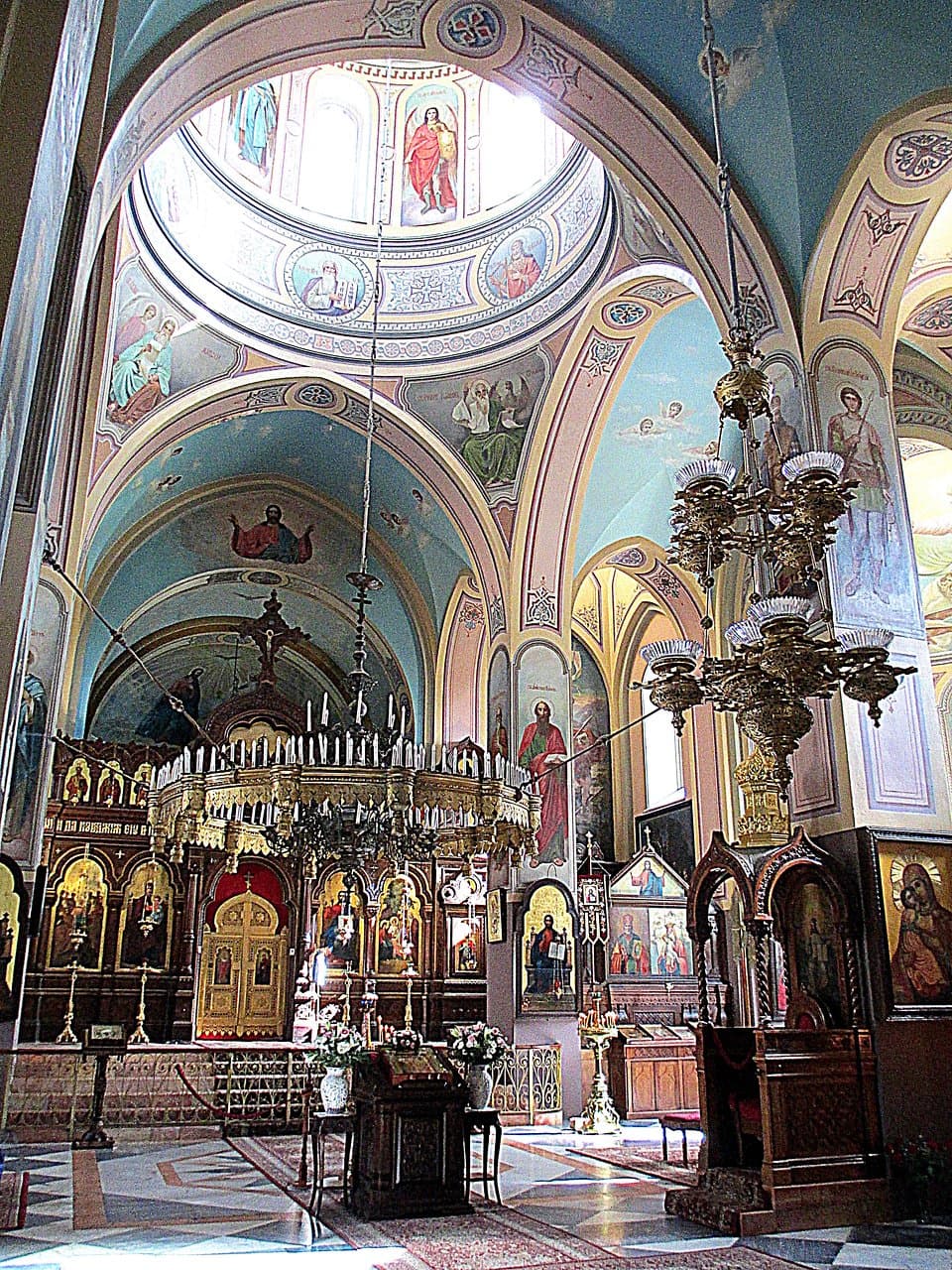 Фото 9. Интерьер. Общий вид восточной стены собора с барабаном центрального купола.