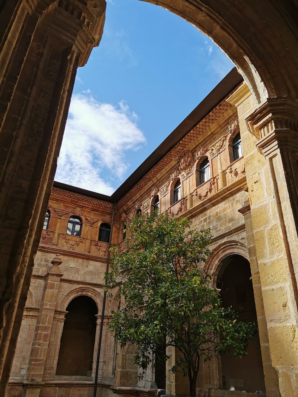 Claustro del Monasterio de San Vicente.