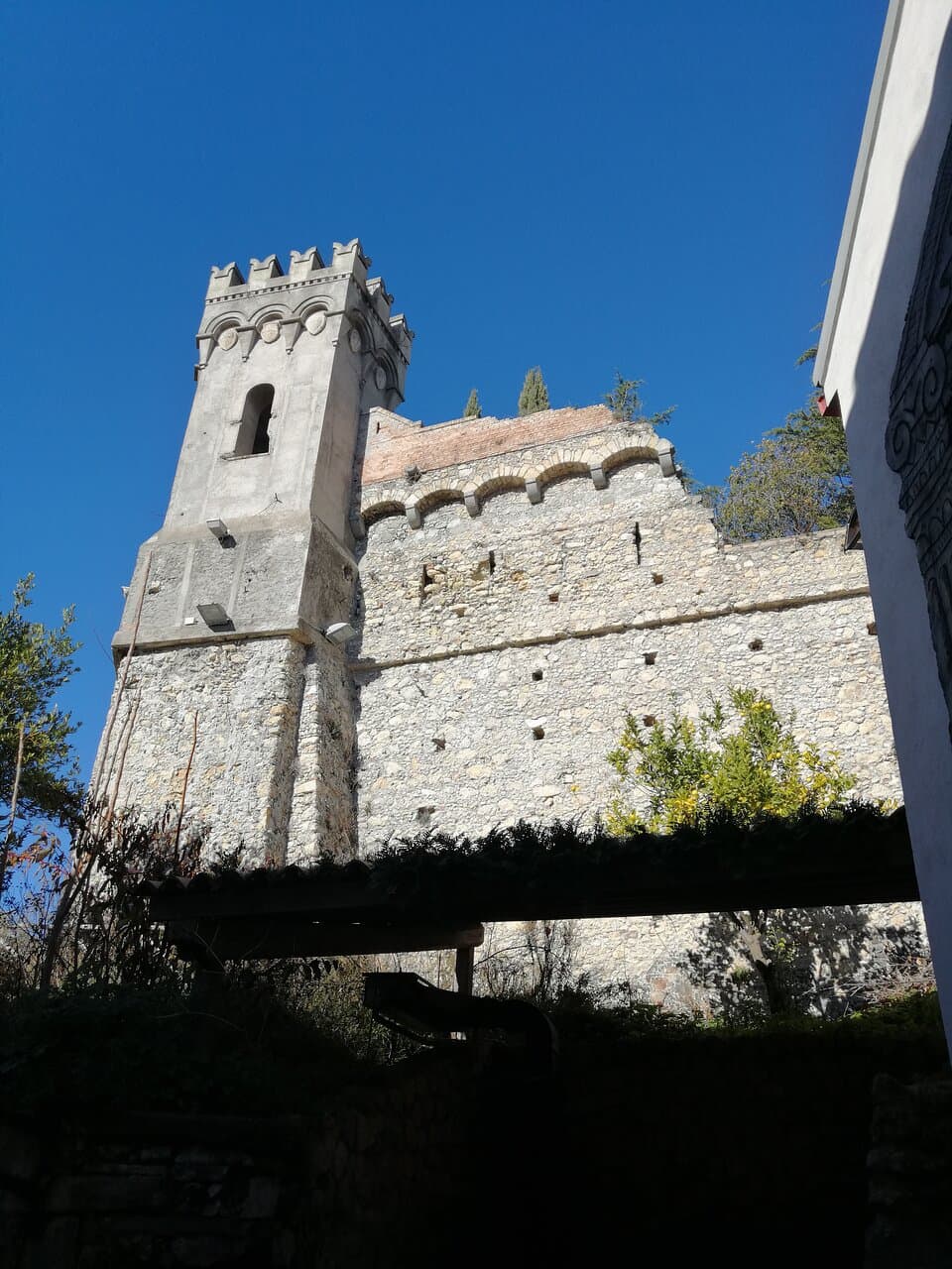 La Torre da un vicoletto