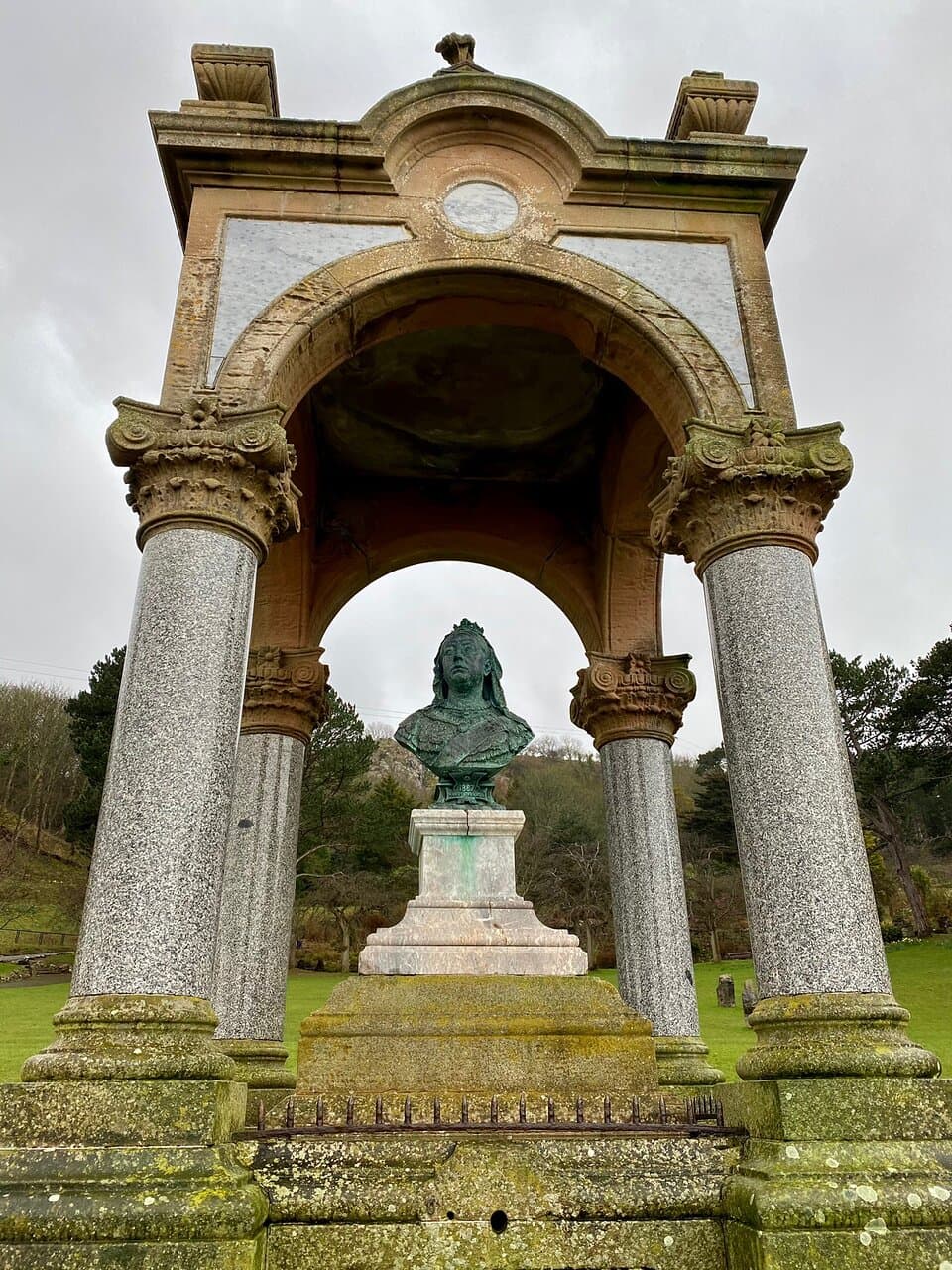 Queen Victoria Memorial and Fountain