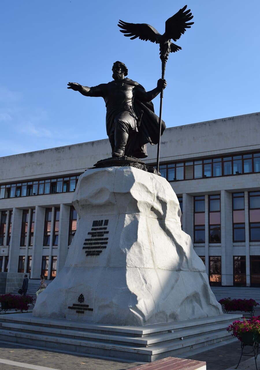 Памятник Ивану III