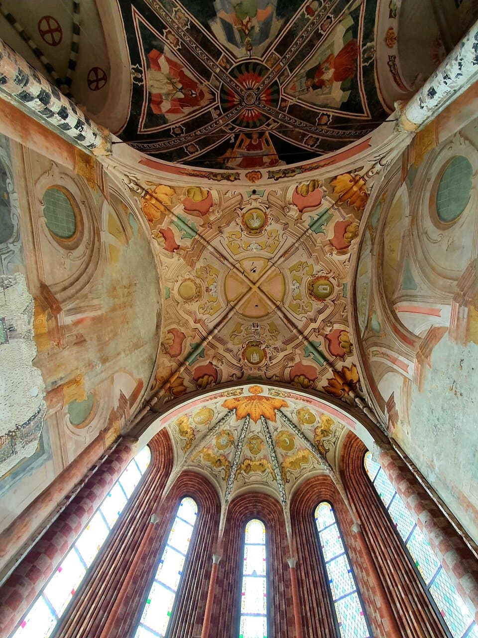 Look to the ceiling😊🌍