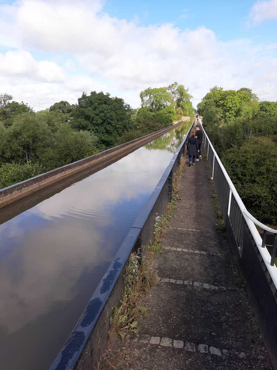 The narrow path across the aqueduct beside the waterway