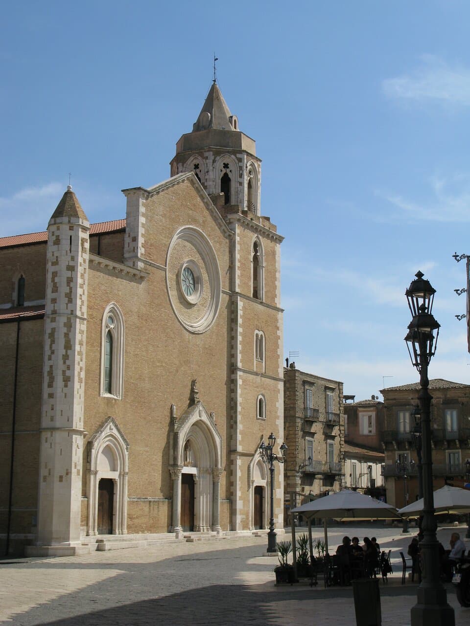 The piazza in front of the Duomo