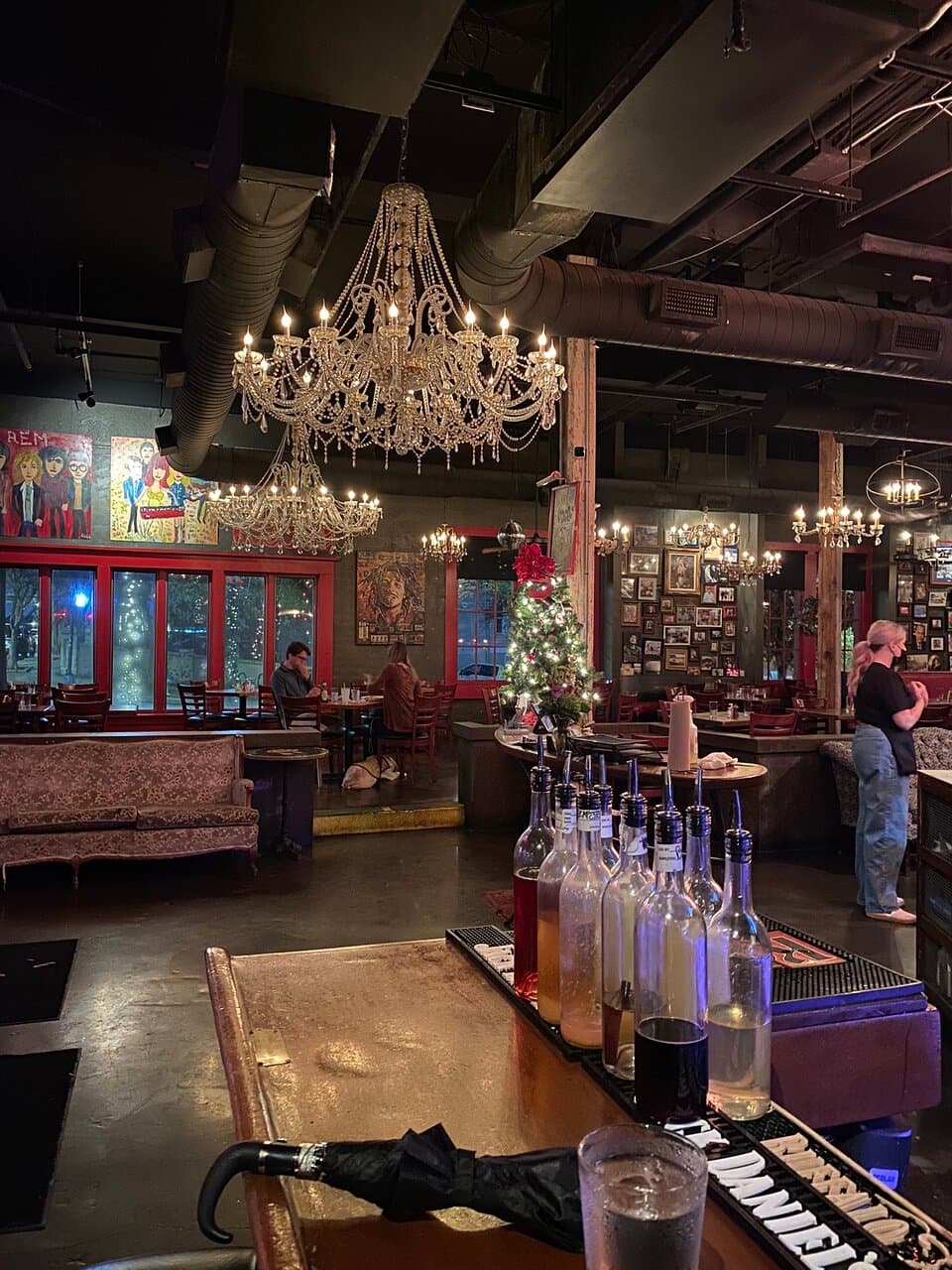 5 Gourmet Restaurant & Bar