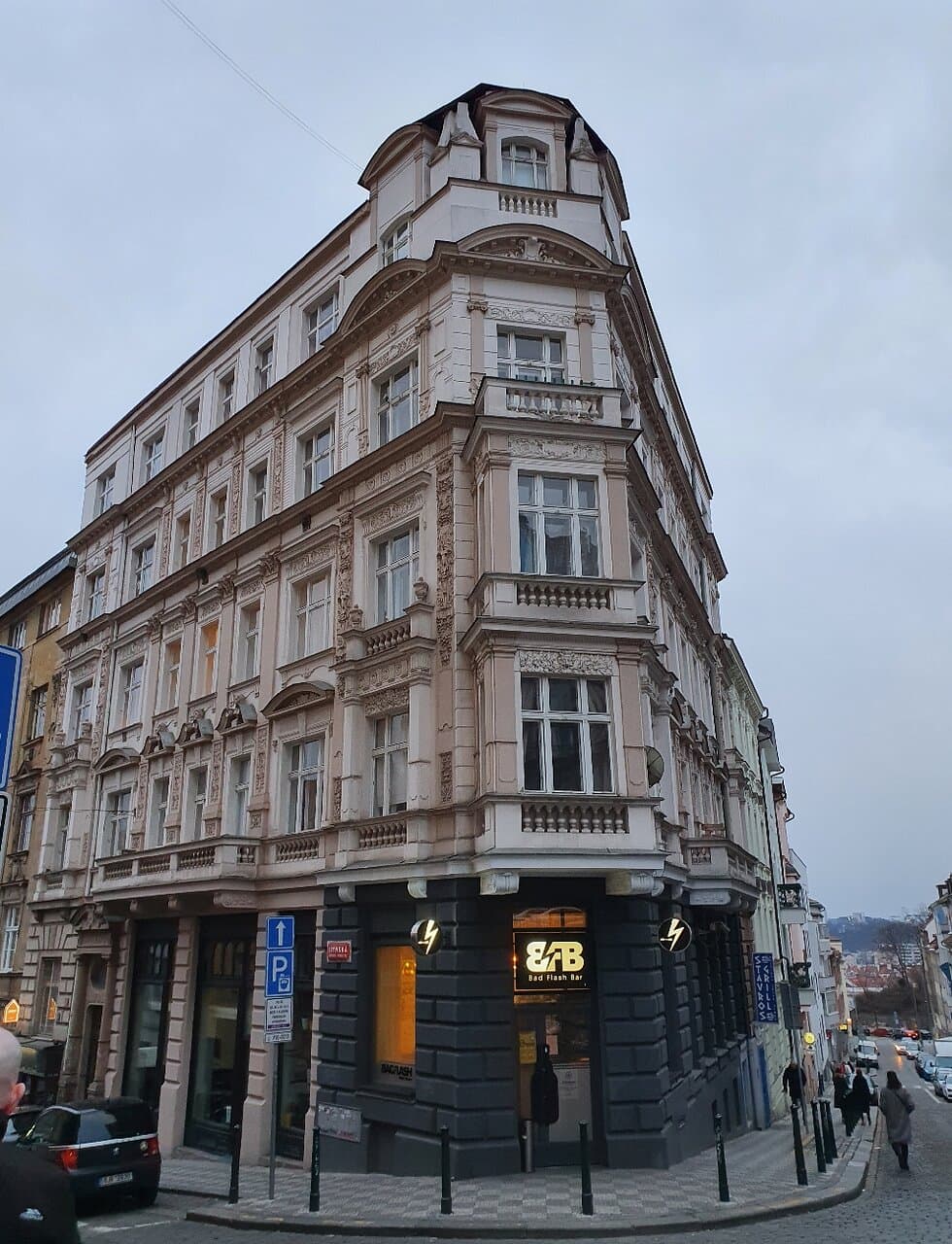 Bad Flash Bar in Vrsovice District