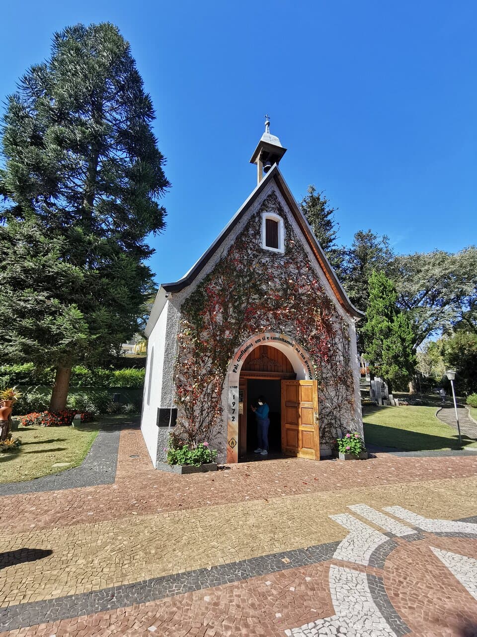 A pequena capela no interior do santuário