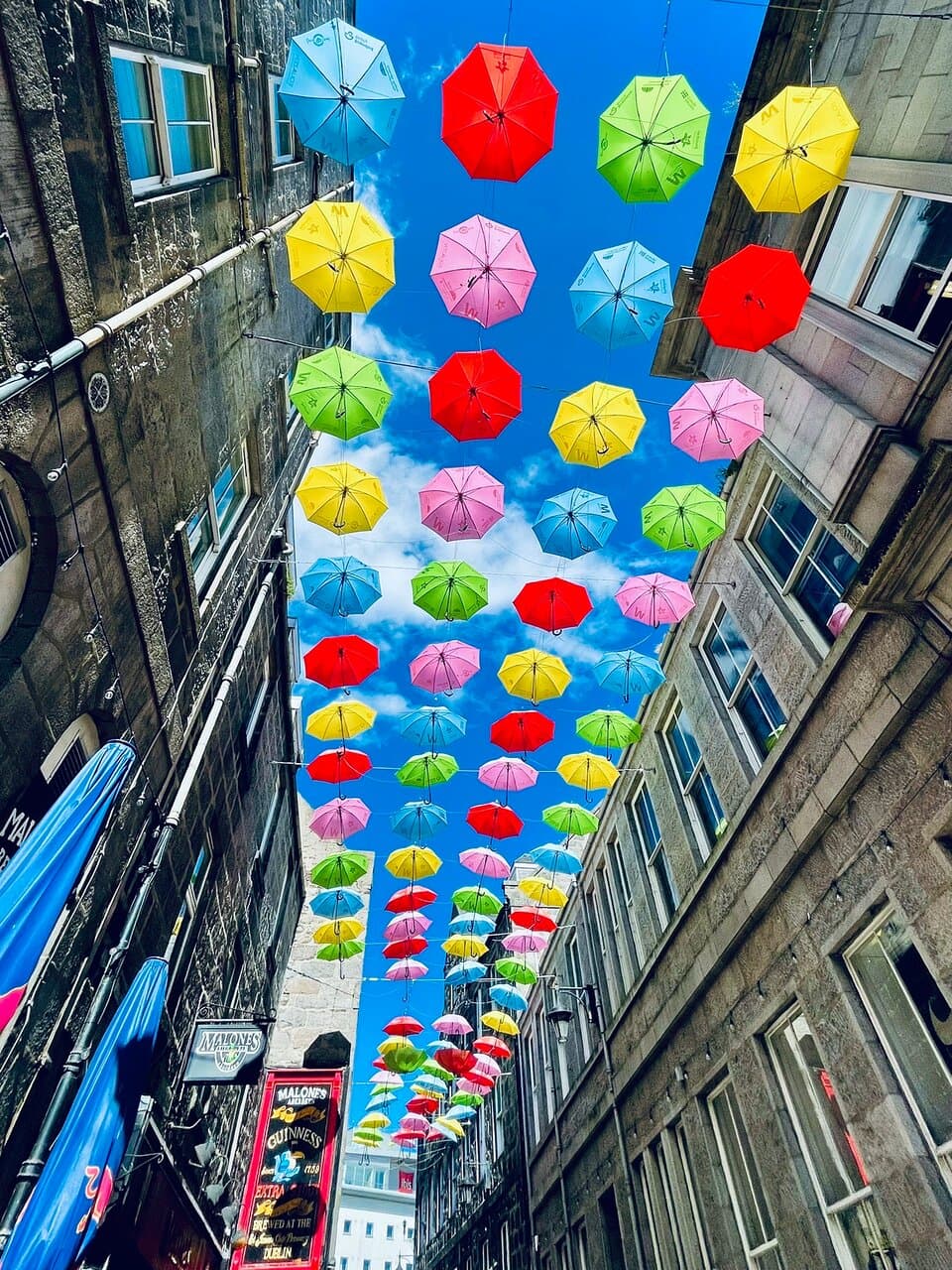“I know a lot of clever jokes about umbrellas ☂, but they usually go over people’s heads.”  - GreetingCardPoet