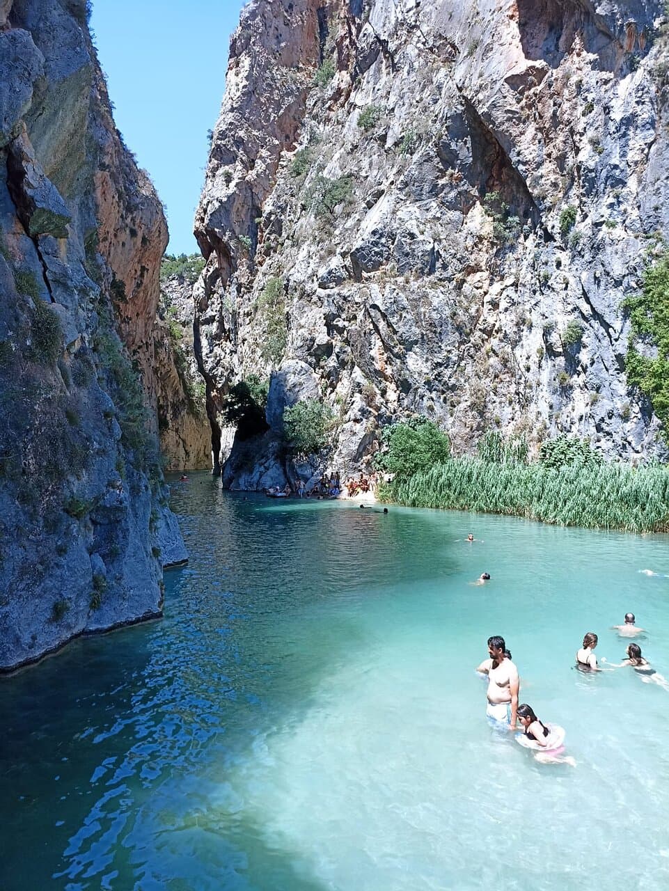 Suyun rengi muhteşem ama amasını görmeniz lazım...