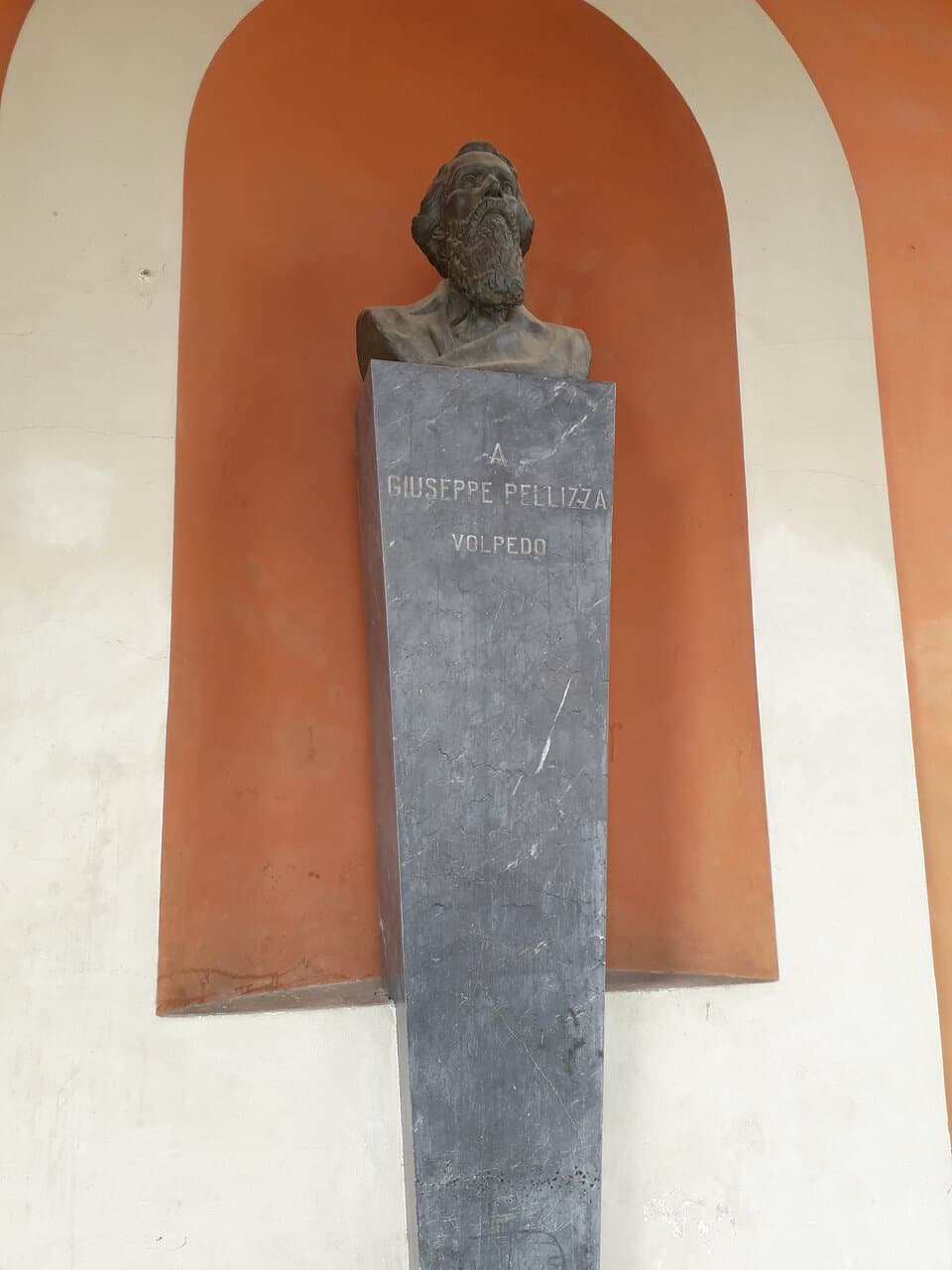 Busto di Giuseppe Pellizza da Volpedo