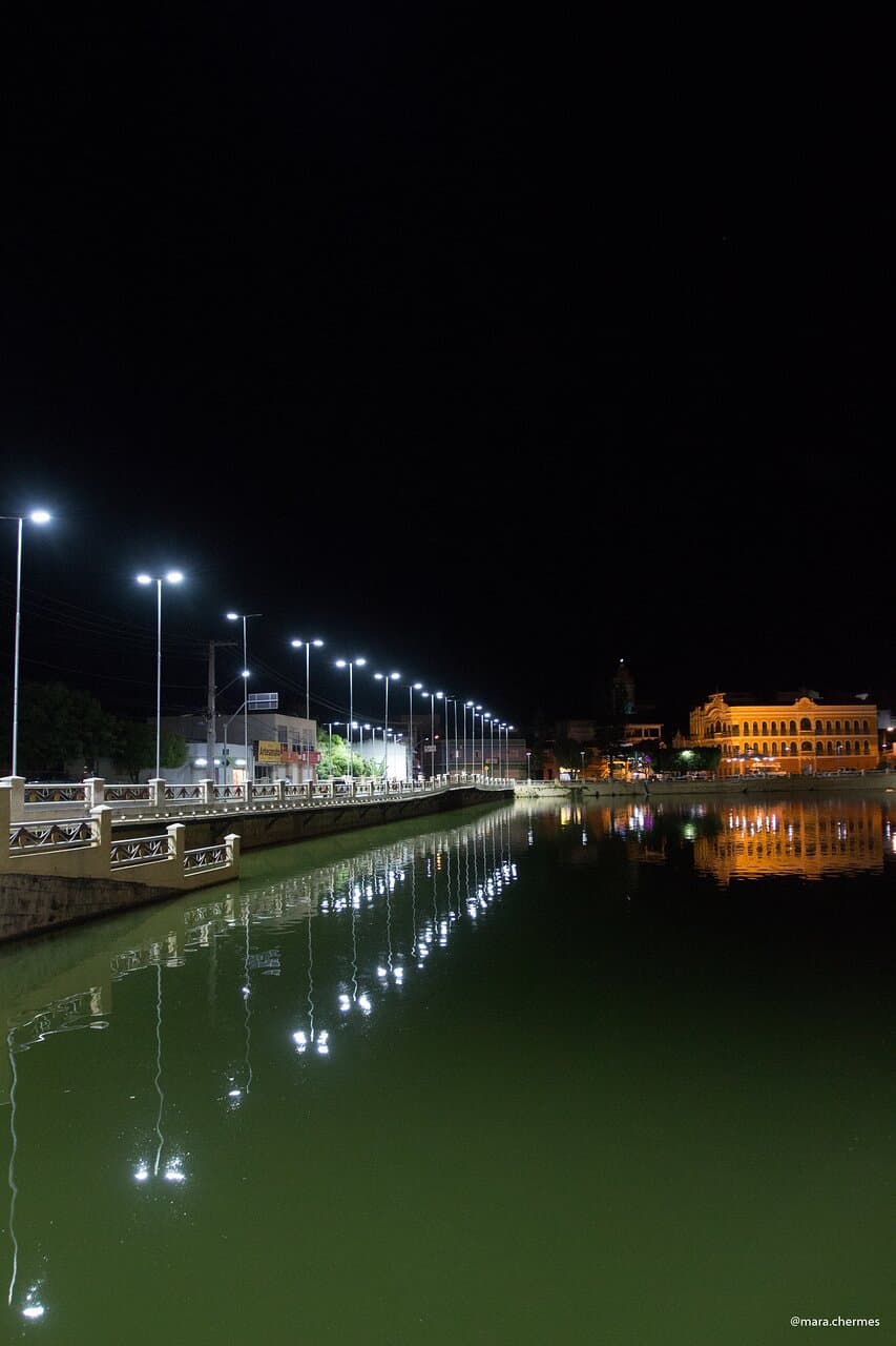 A noite reflexos e mais reflexos. 