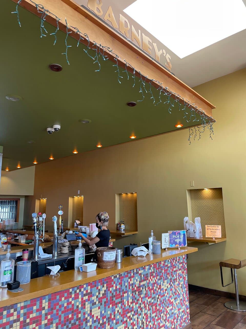 Inside order/pick up counter