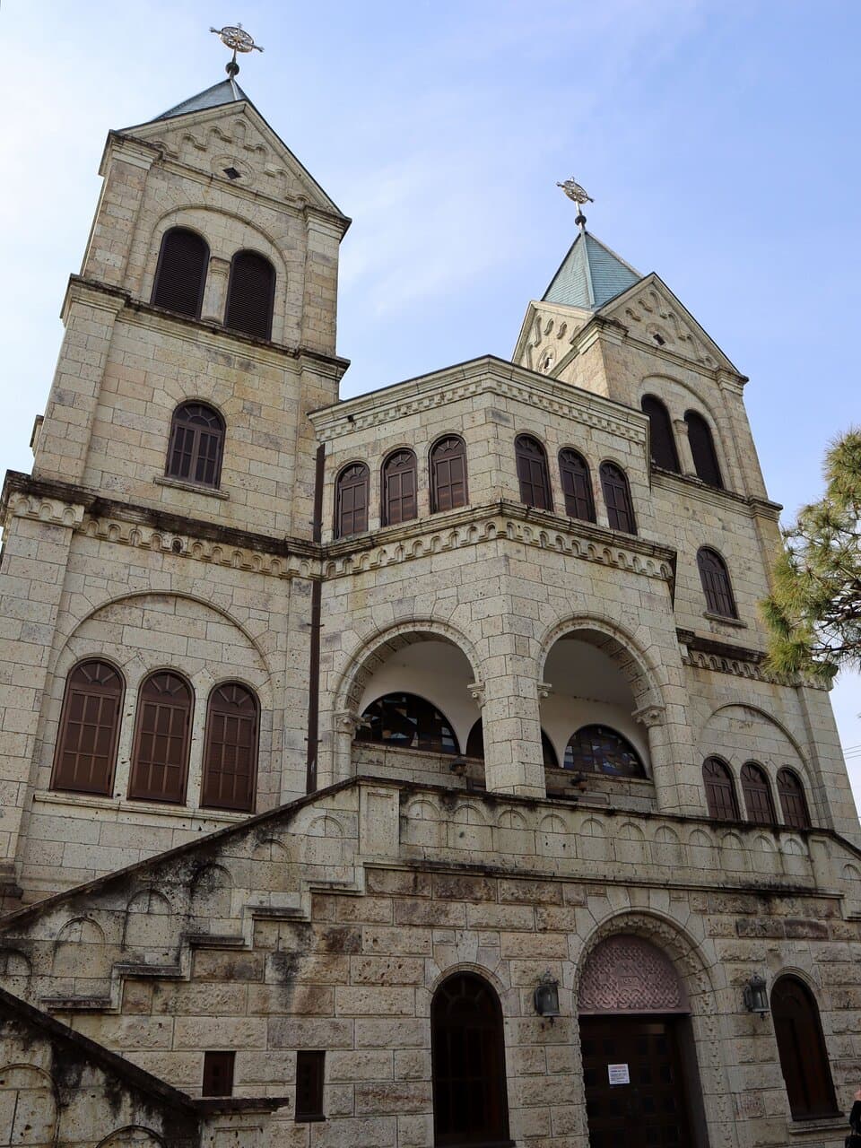正面から撮影。見学は二階から。