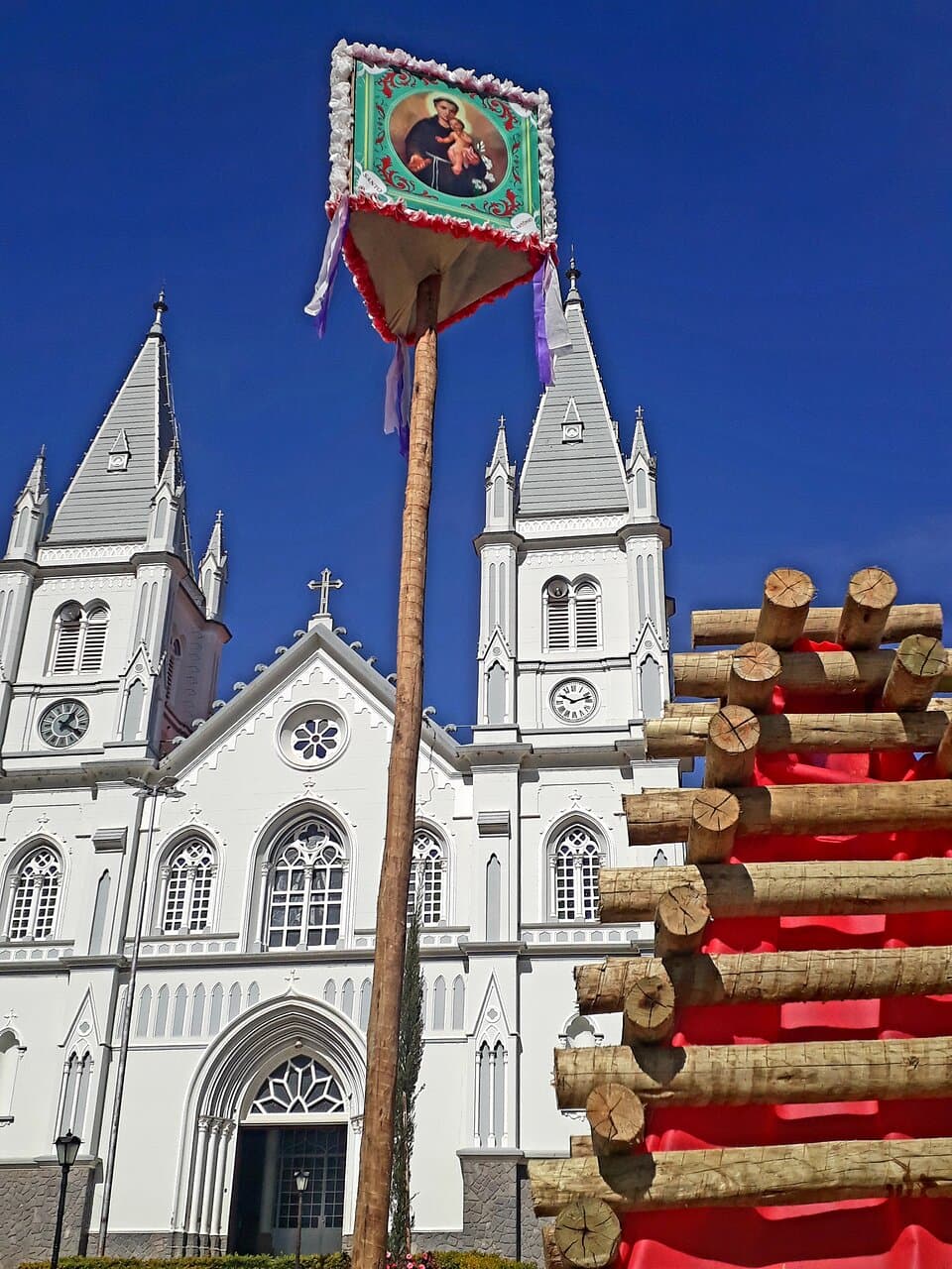 Igreja Matriz de São Caetano de Thiene em Brazópolis MG, "Arraiá Junino"
