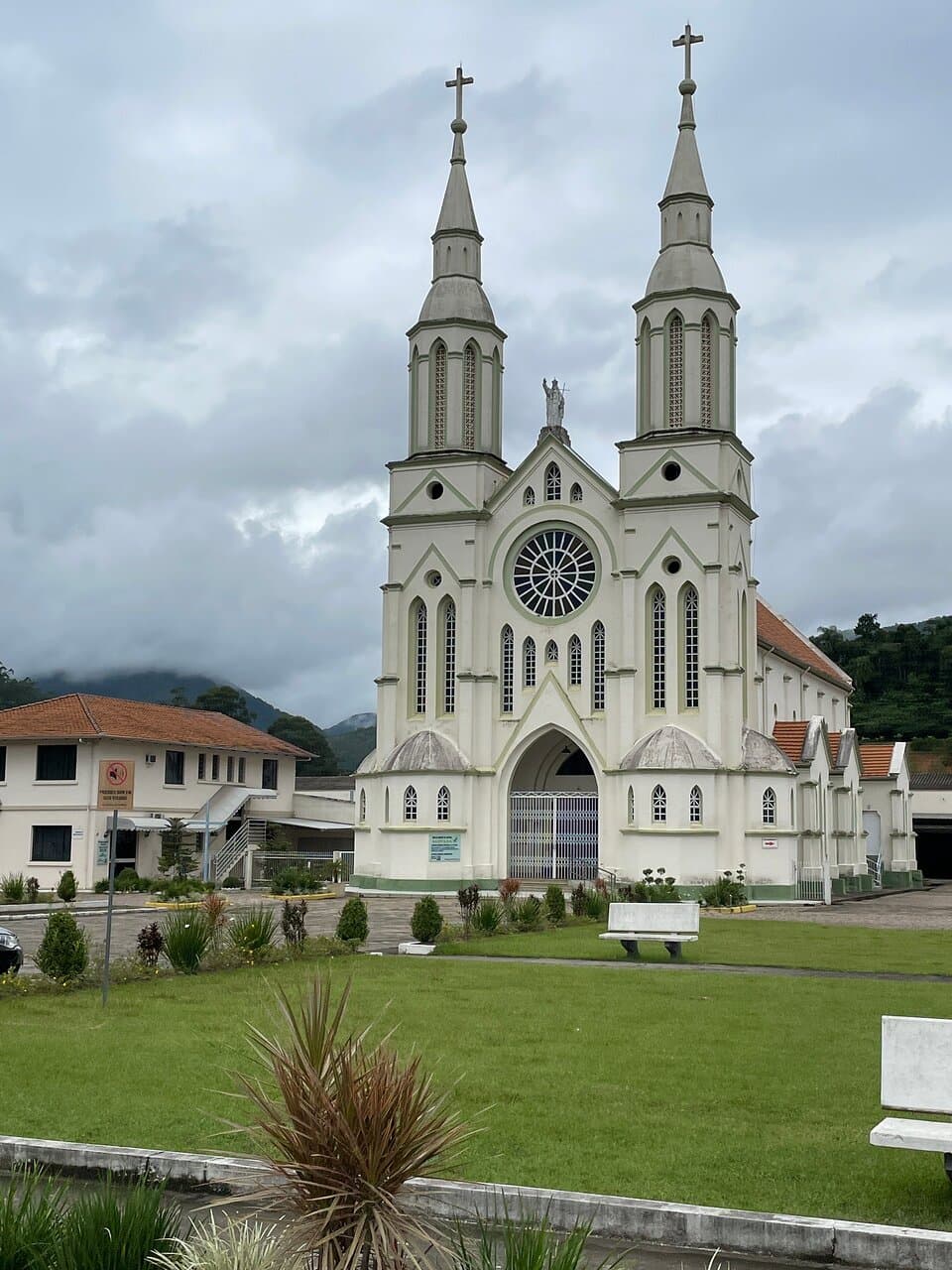 Às margens da rodovia!