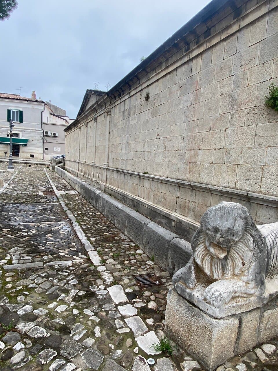Fontana Angioina Venosa