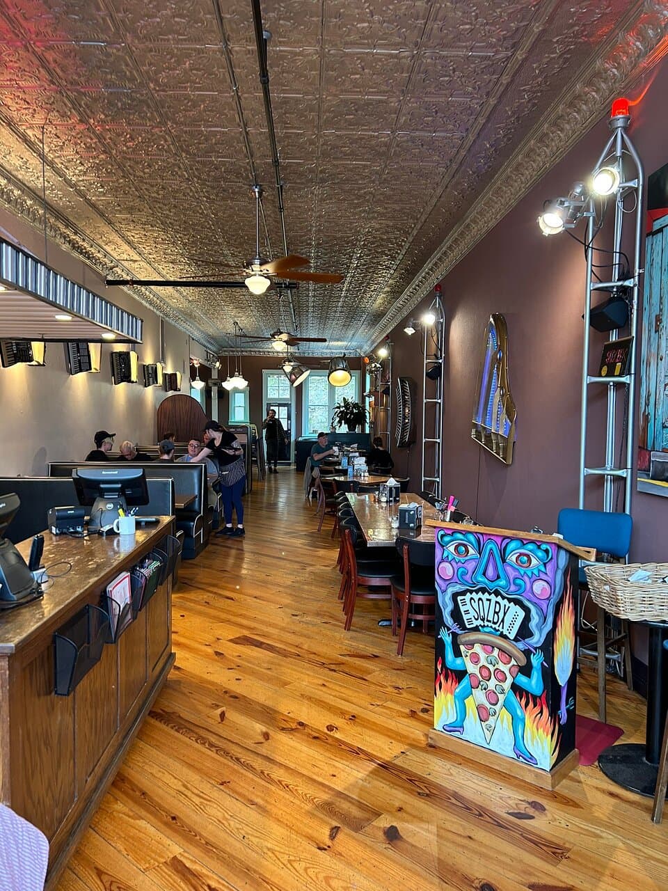 SQZBX Brewery & Pizza