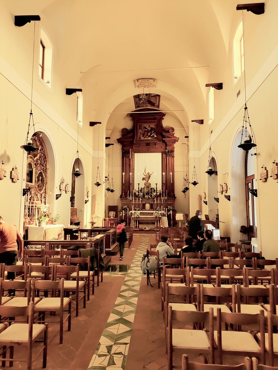 View of the (single) nave of the church.