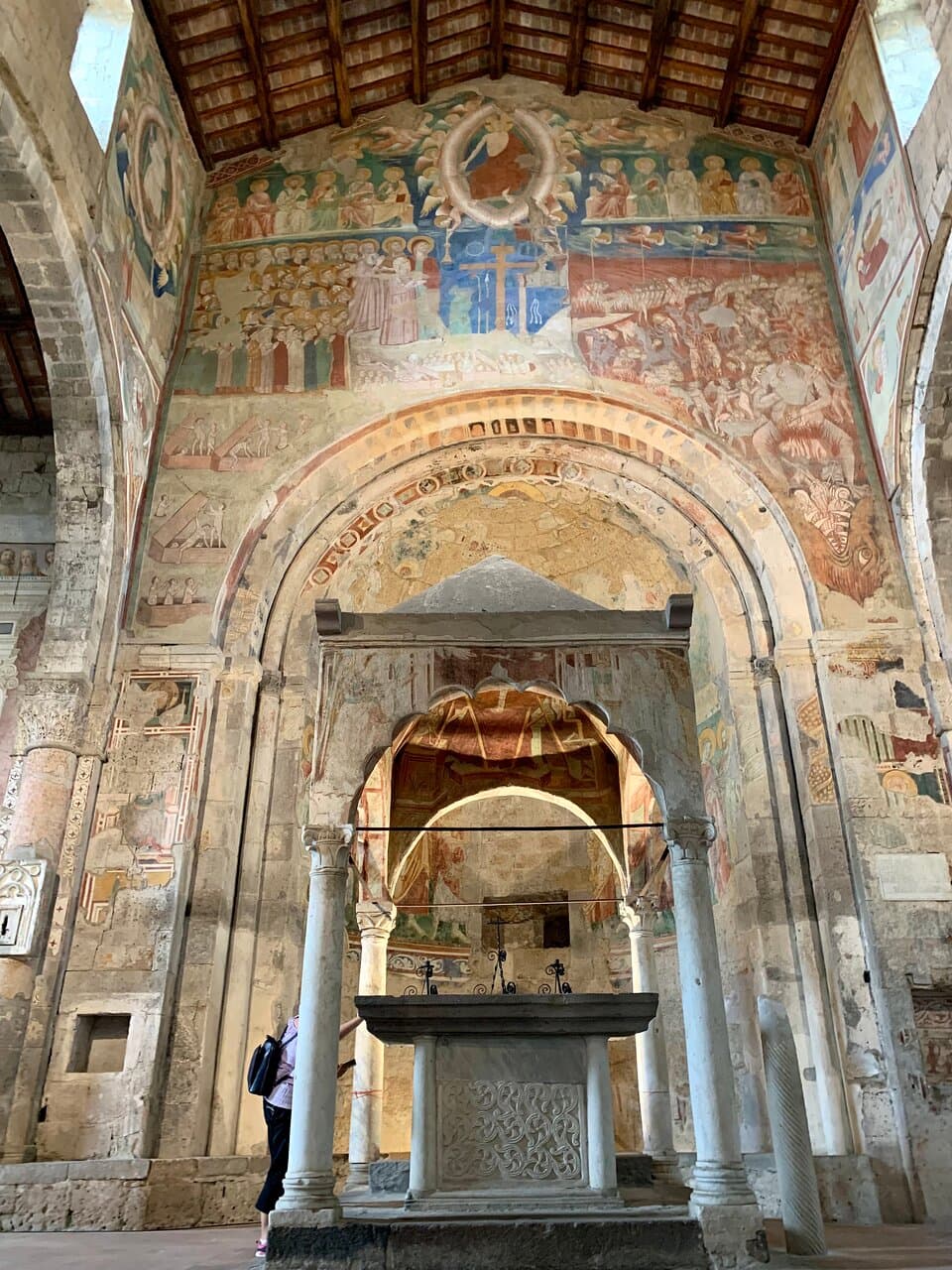 Il ciborio e il grande affresco del Giudizio Universale. Luglio 2022