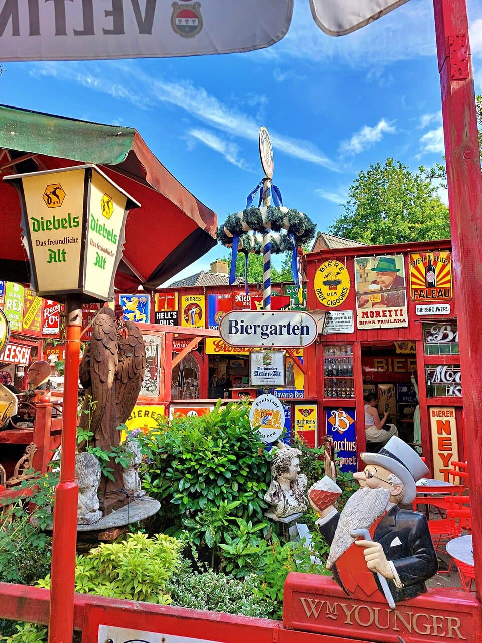 Gezellig Bierreclame museum cafe, Breda. Nice Beermuseum, cafe and garden, Breda. July 2023