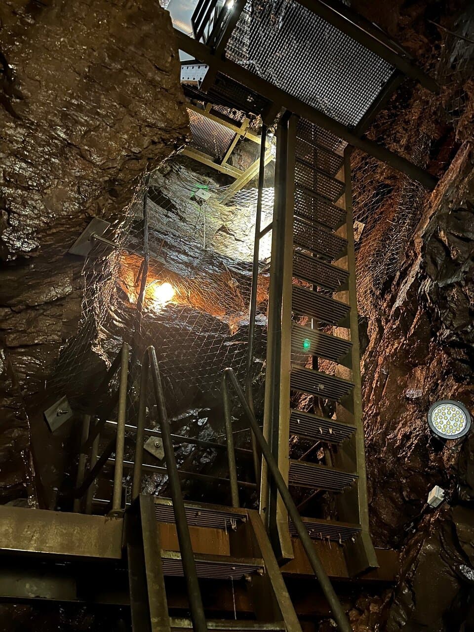 Le scale per ritornare in superficie