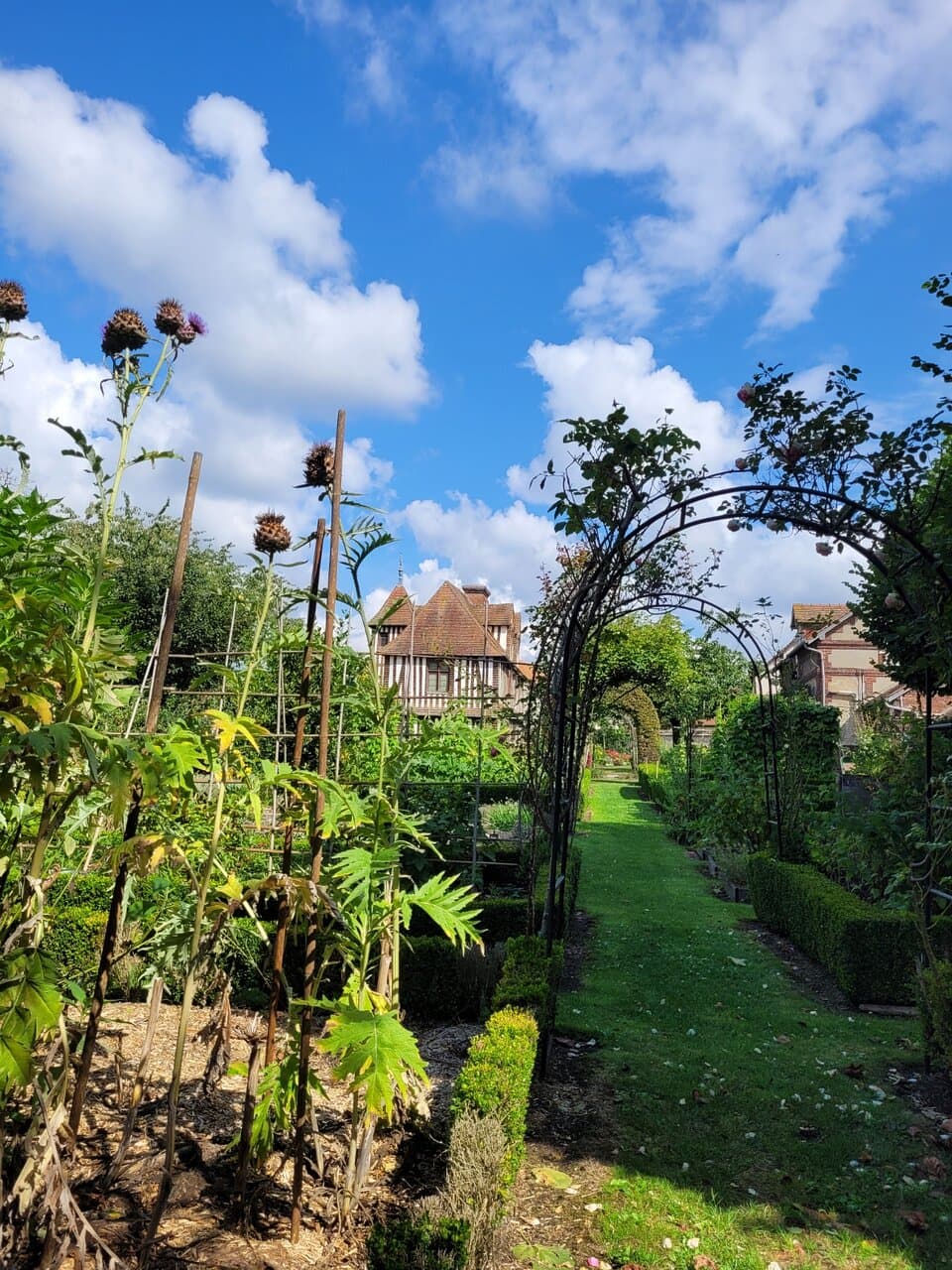 La maison vue du potager
