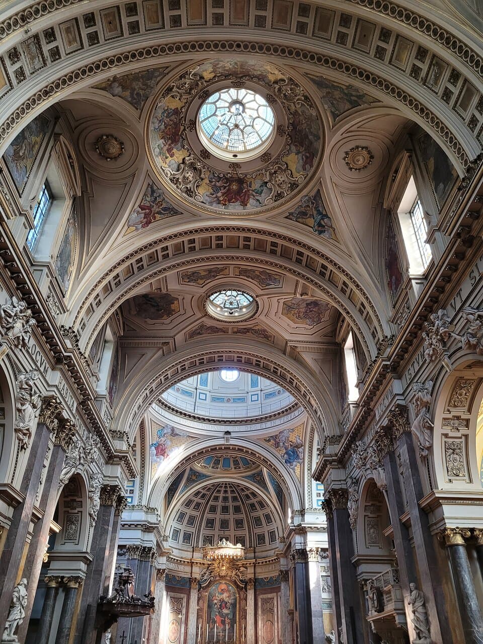 Church of the Immaculate Heart of Mary @ London Oratory-Nave Ceiling