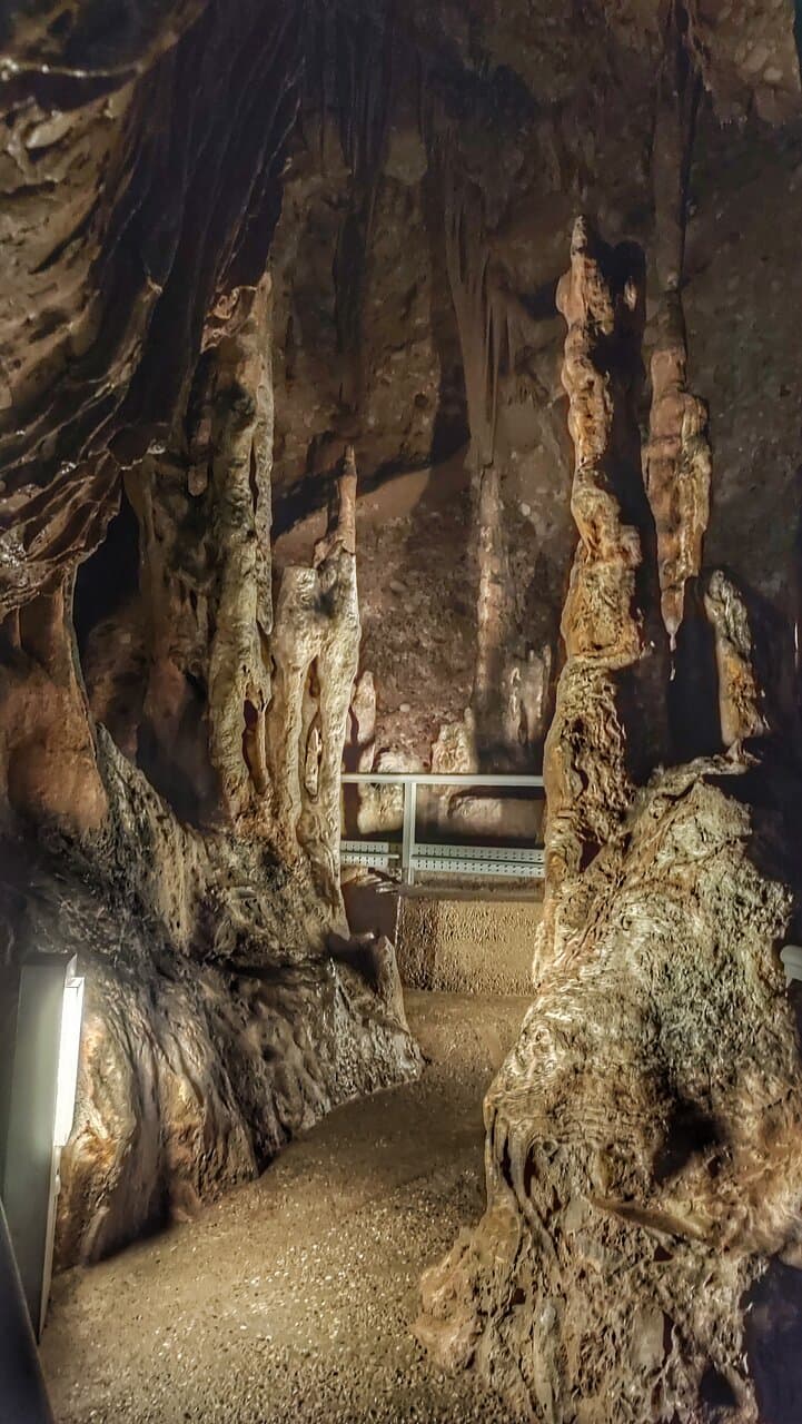 Coves del Salnitre