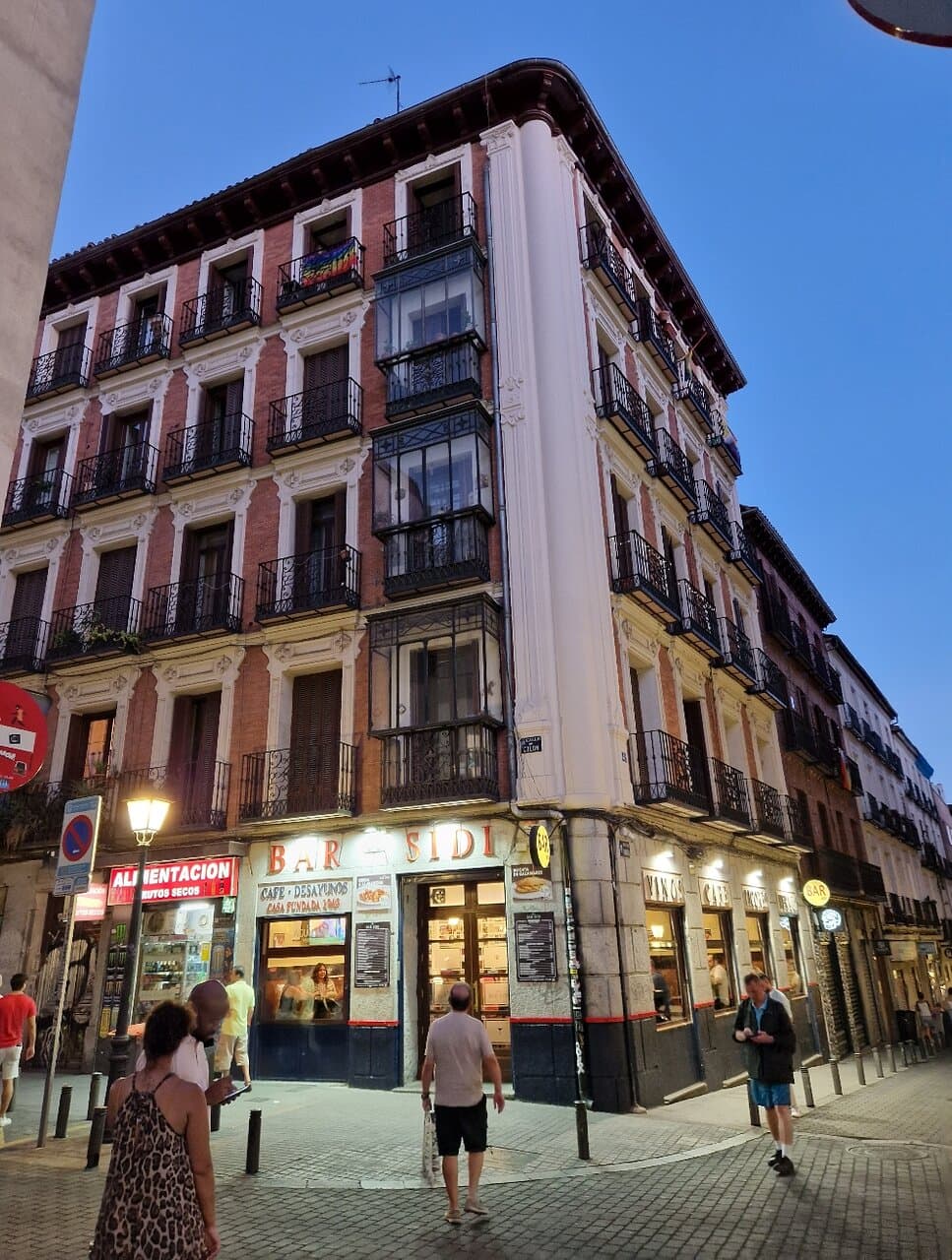 Bar Sidi along street