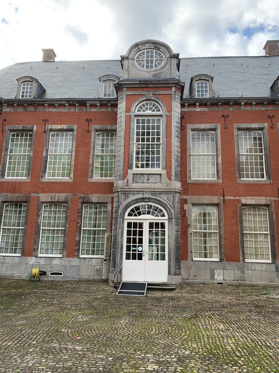 Hôtel de Groesbeeck-de Croix Decorative Arts