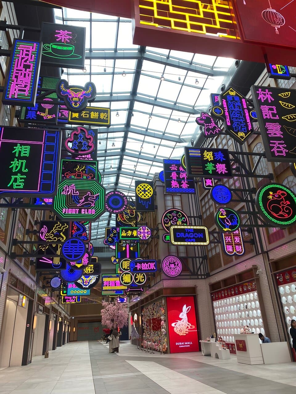 This china town is inside of the dubai mall it’s worth taking the walk and finding it and sitting and having a relaxing chat under that cherry blossom tree it a nice feeling we walked around a bit they have done a really good job of a mini china town love it ❤️❤️❤️❤️